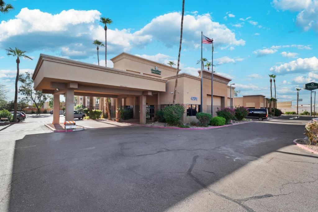Photo - GreenTree Inn & Suites Phoenix Sky Harbor