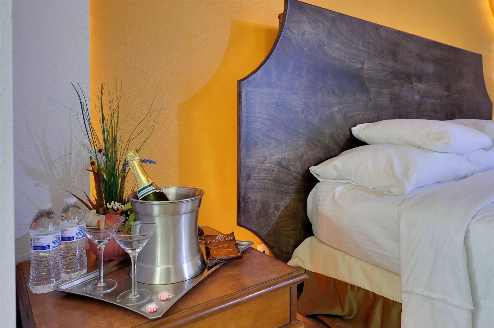 Photo - Romantic Inn & Suites