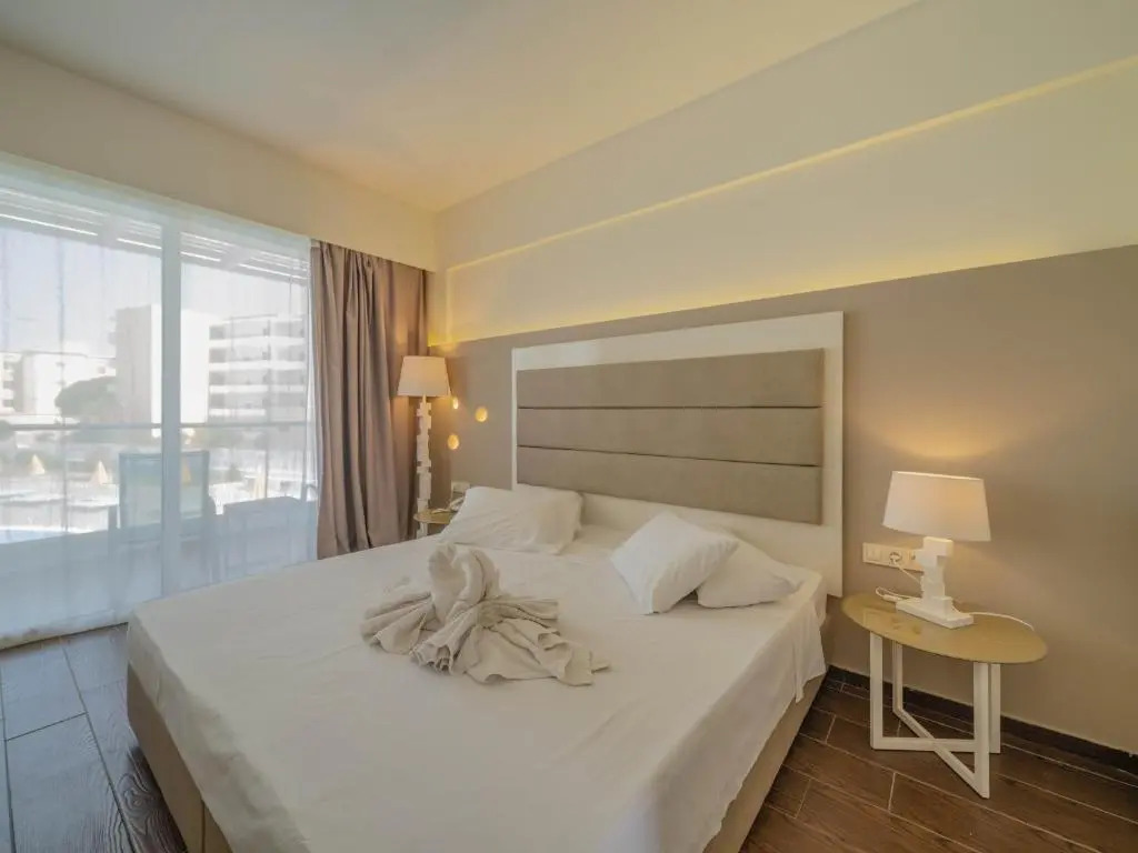 Photo - Sunshine Rhodes