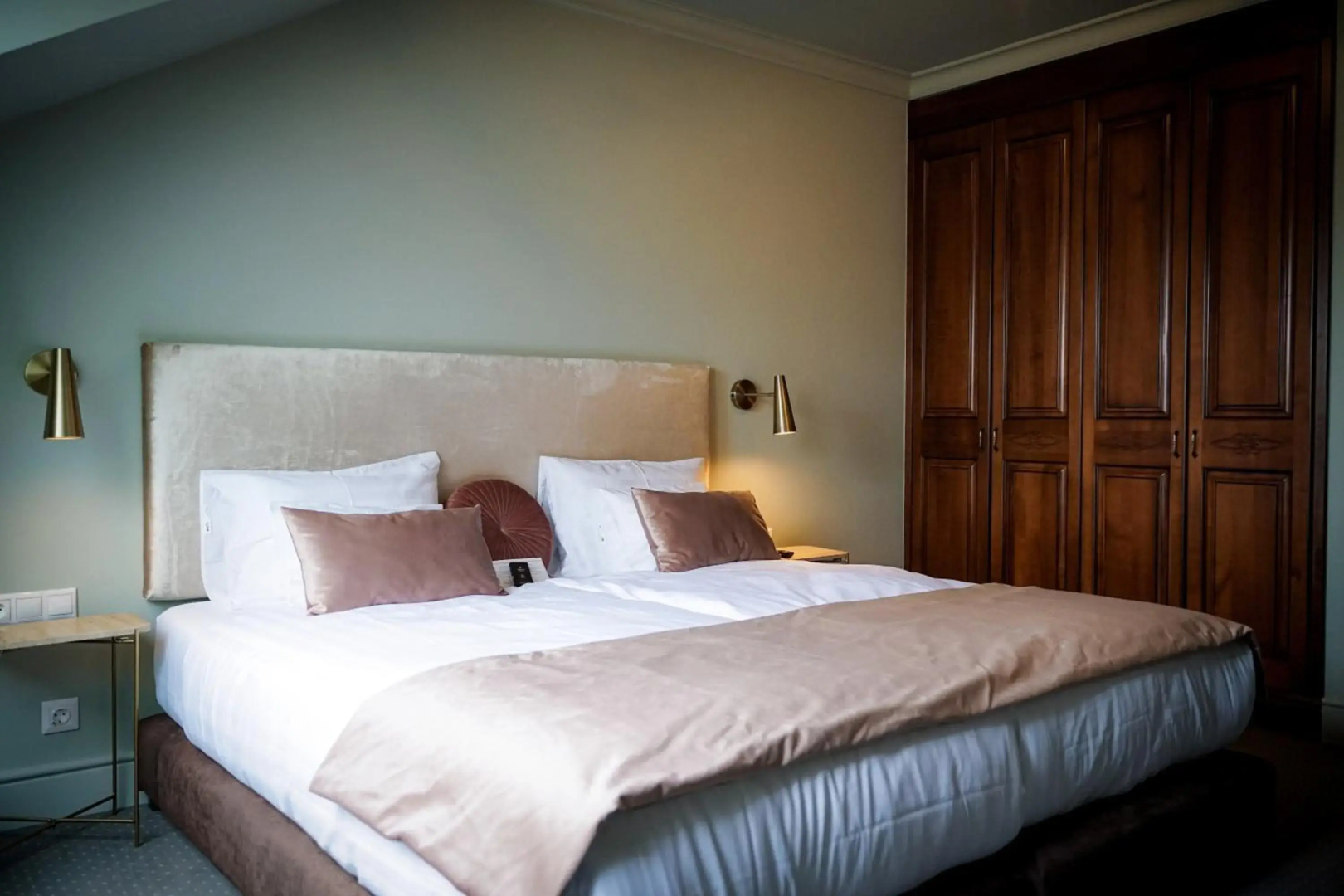 Foto - Queen's Court Hotel & Residence