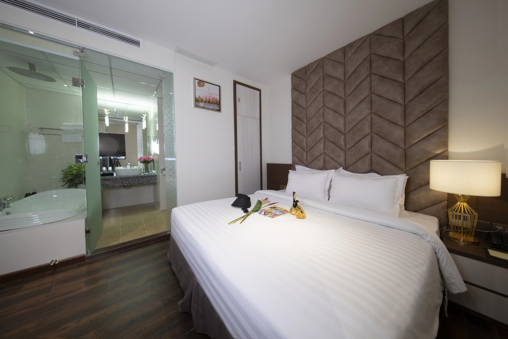 Photo - Diamond Hill Hotel