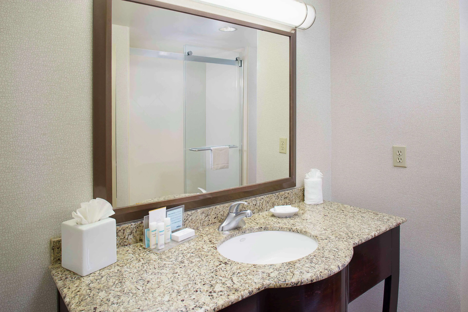 Photo - Hampton Inn Garden City Long Island