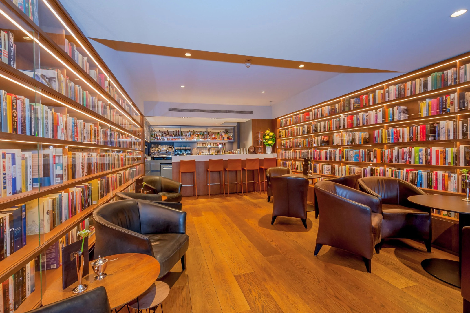 Photo - Ambassade Hotel