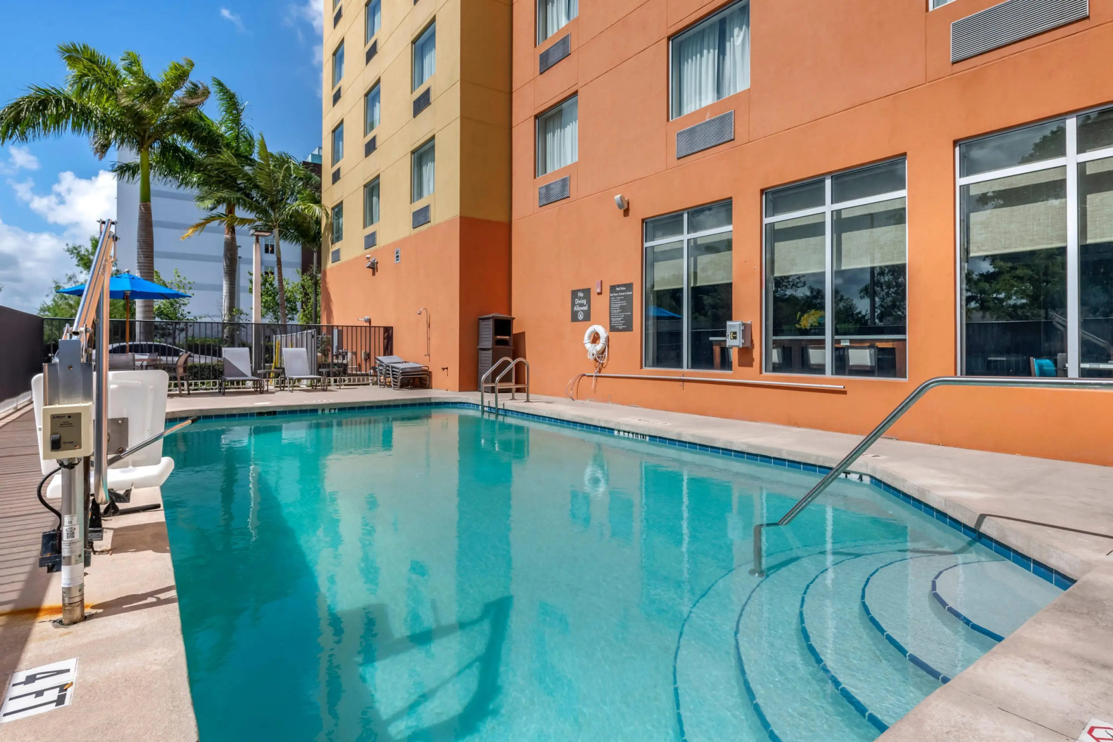 Photo - Comfort Suites Fort Lauderdale Airport South & Cruise Port
