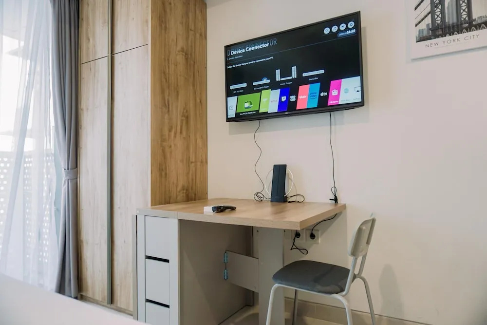 Homey And Warm Studio At West Vista Apartment