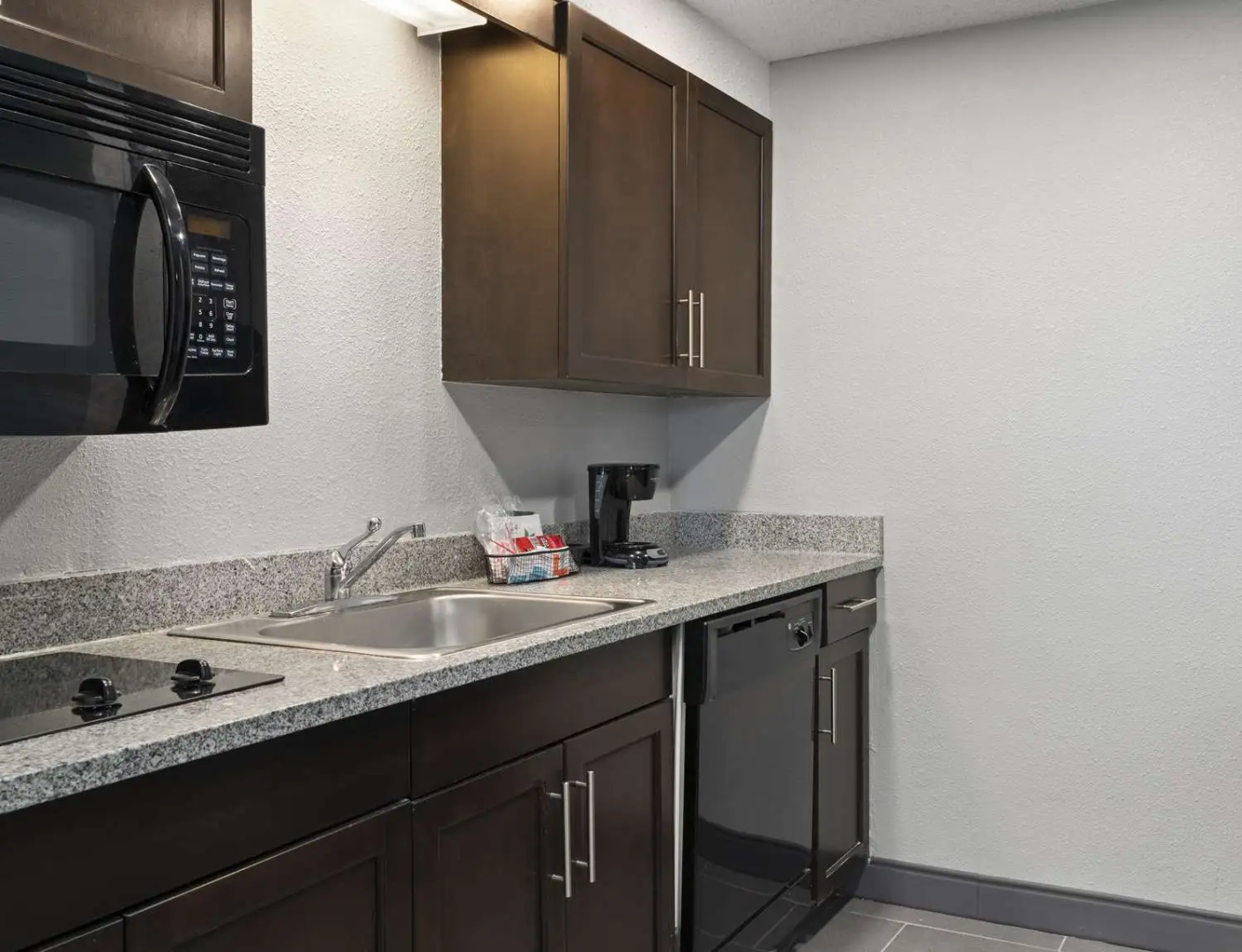 Photo - Hampton Inn & Suites Newport News (Oyster Point)