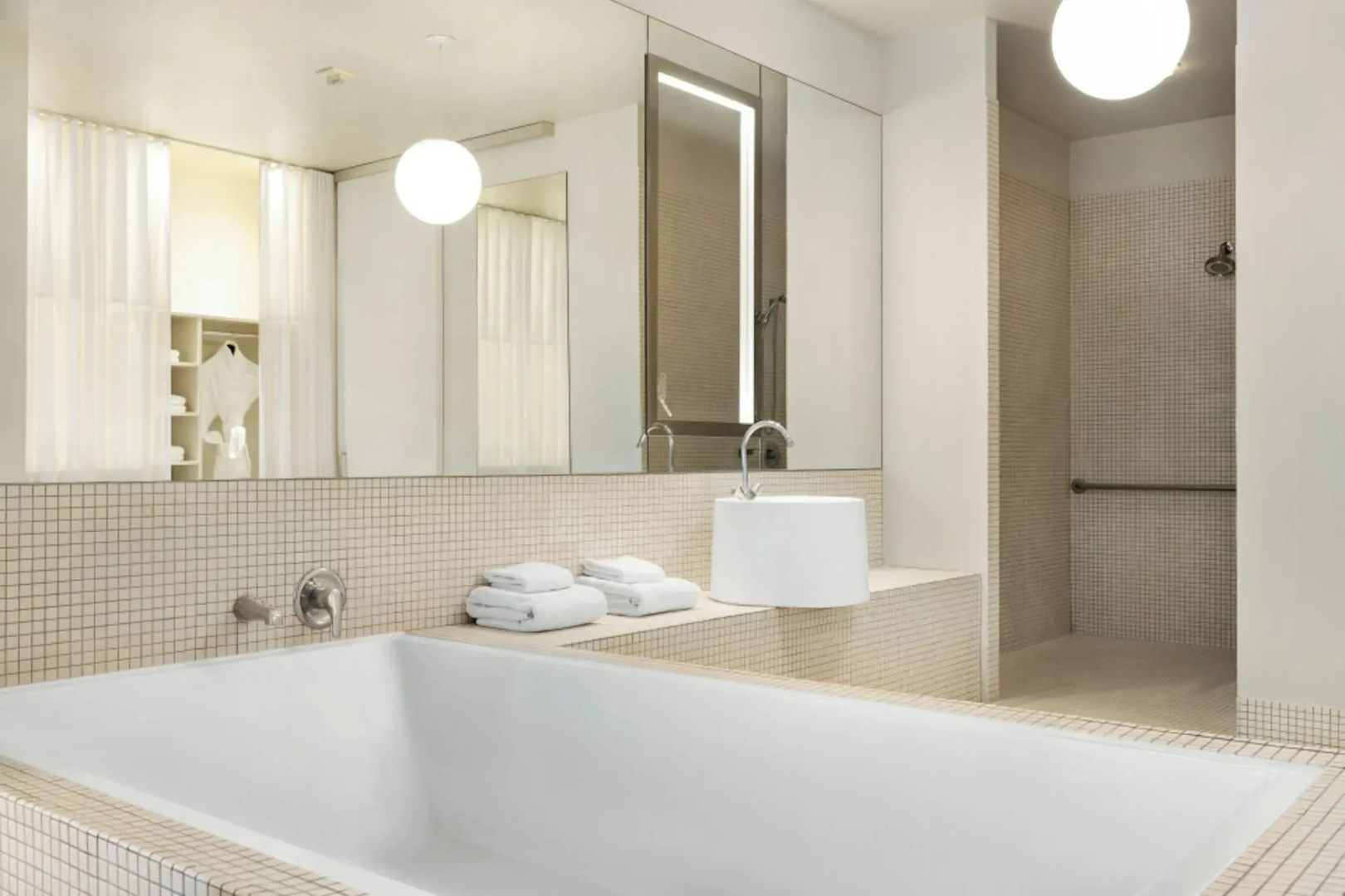 Photo - The Delphi Hotel