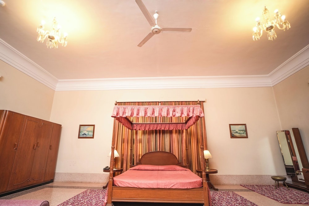 Nilambag palace