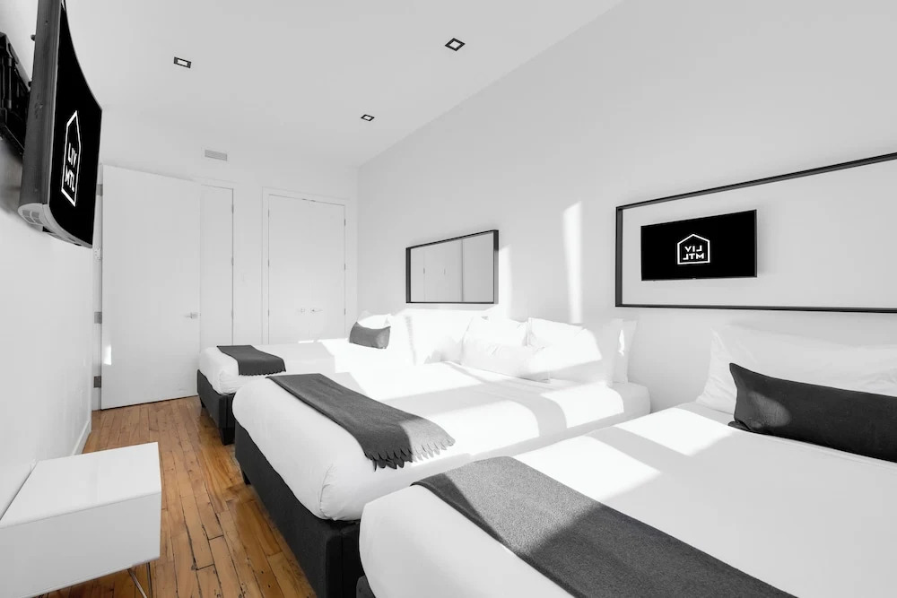 Photo - LiV MTL Plaza