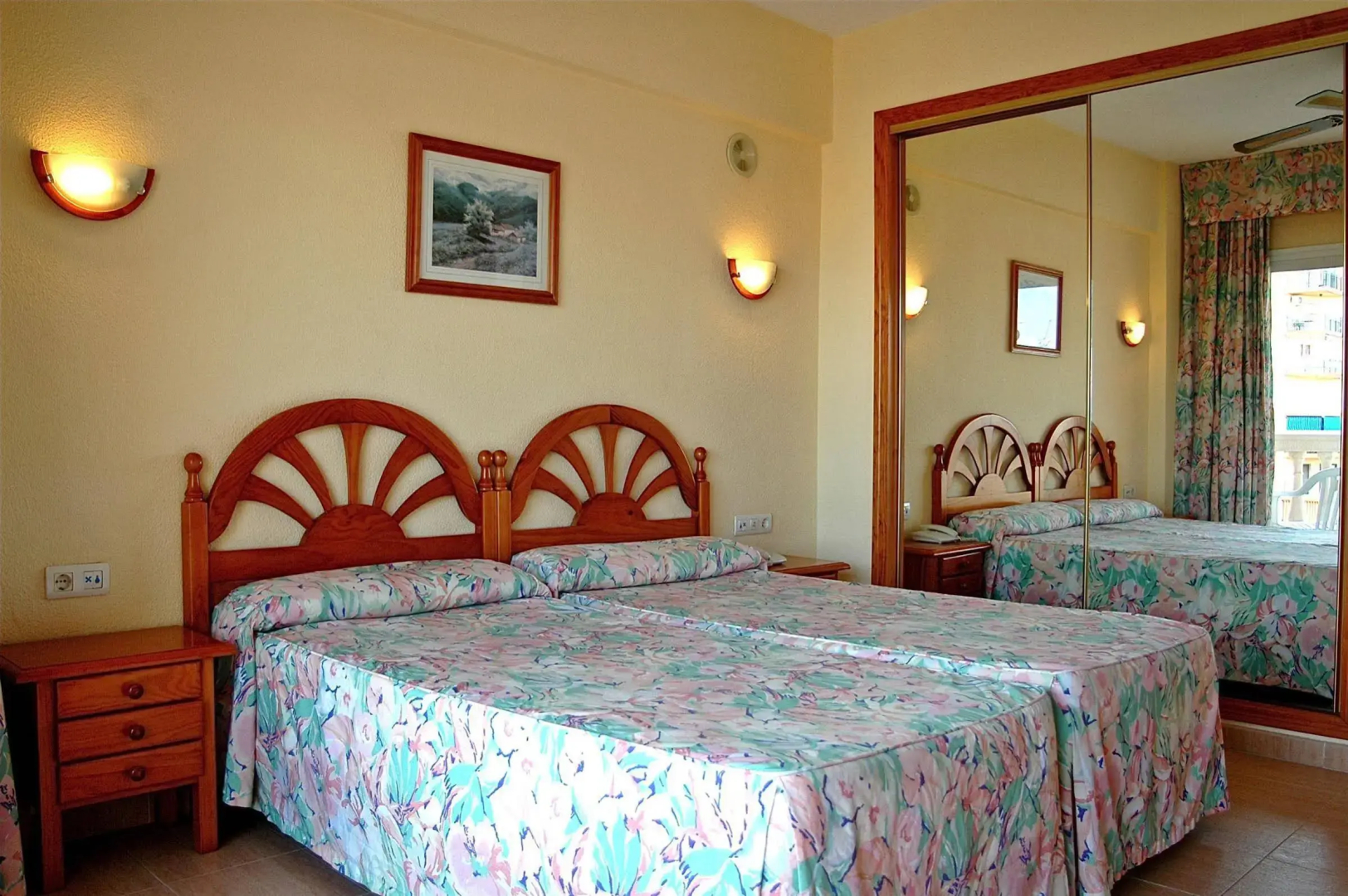 Photo - Hotel Parasol by Dorobe