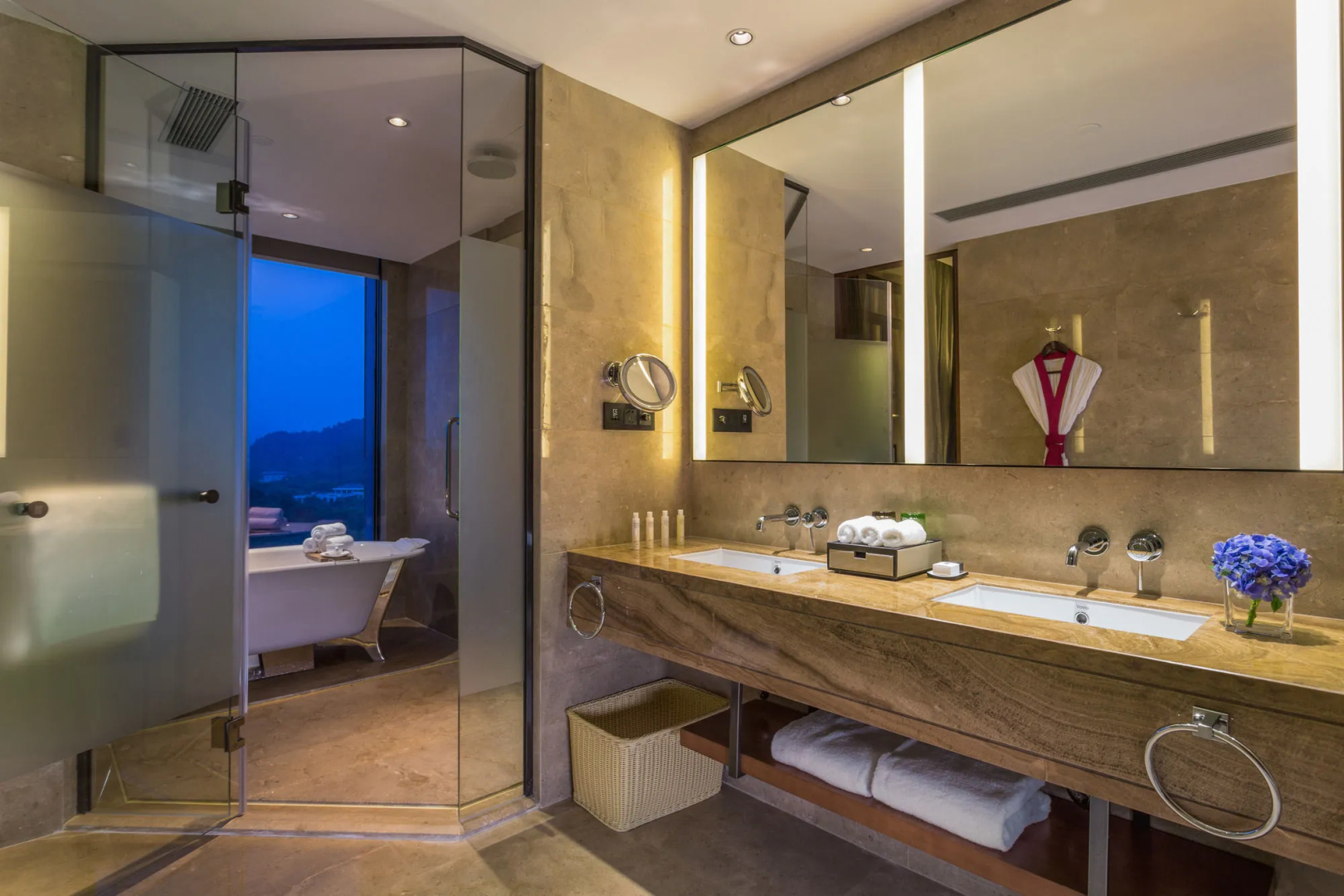 Photo - DoubleTree by Hilton Guangzhou Science City-Free Shuttle Bus Service During Canton Fair Period