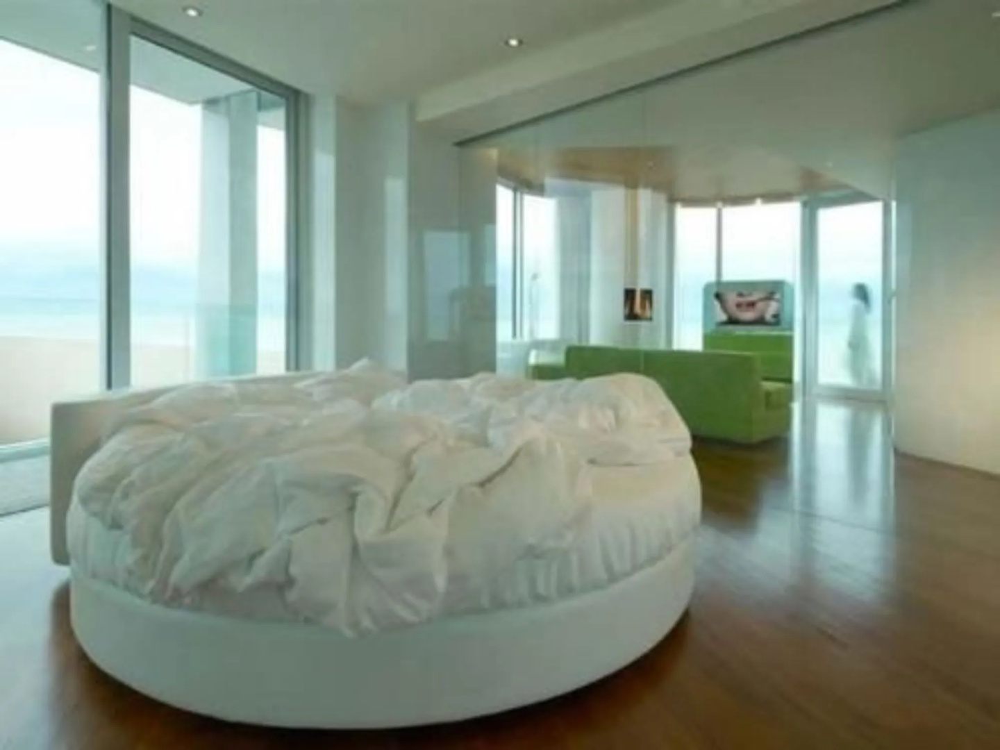 Photo - i-Suite Hotel