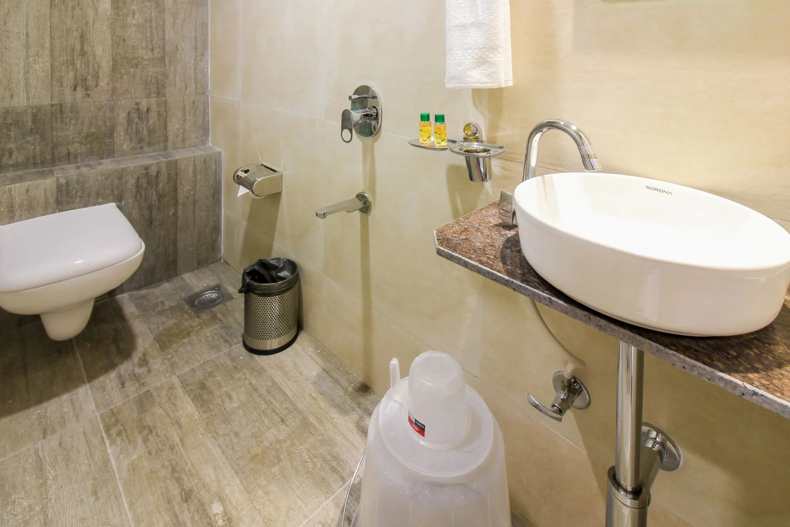 Photo - FabHotel Aksa International