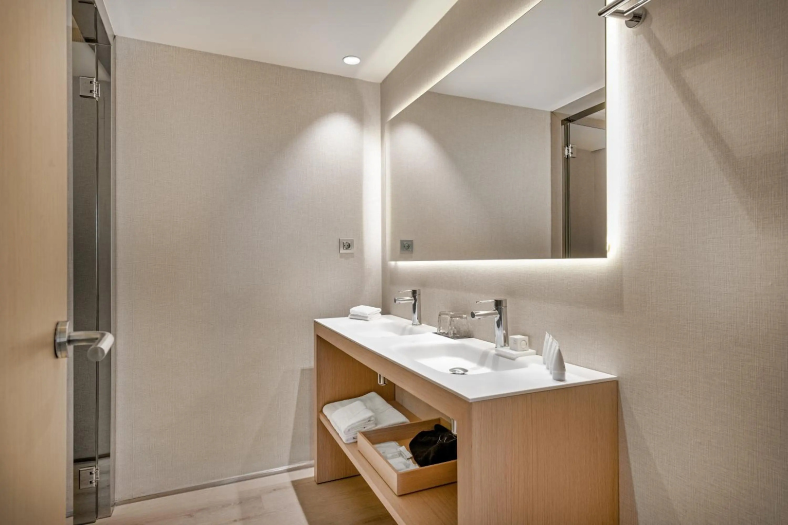 Photo - AC Hotel Victoria Suites by Marriott