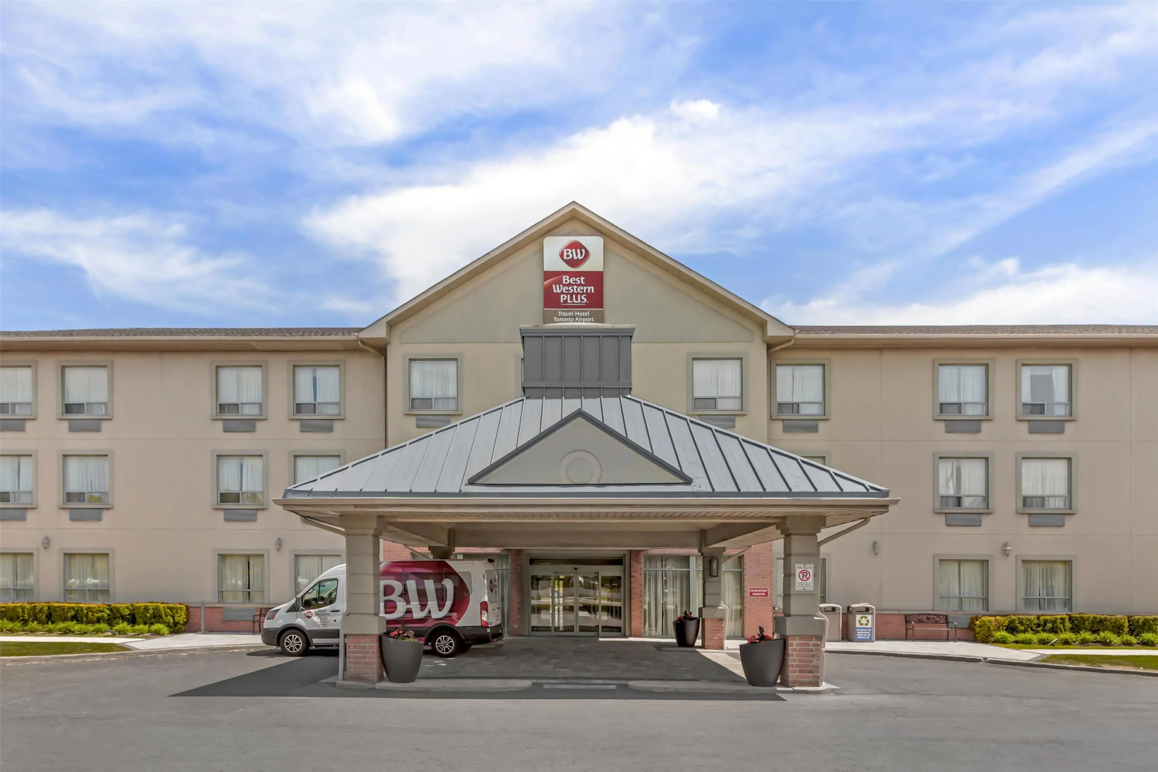 Photo - Best Western Plus Travel Hotel Toronto Airport