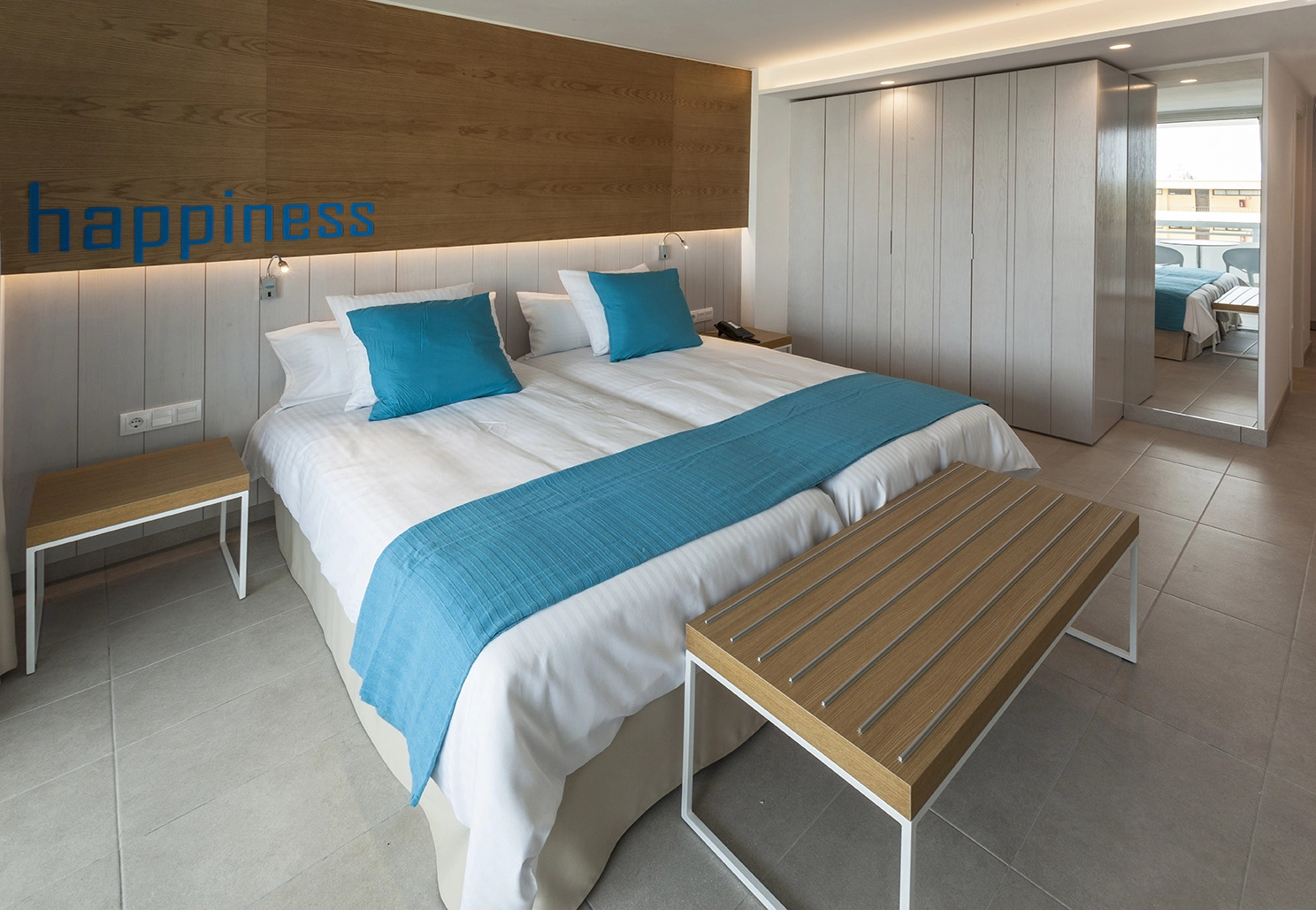 Photo - Akeah Broncemar