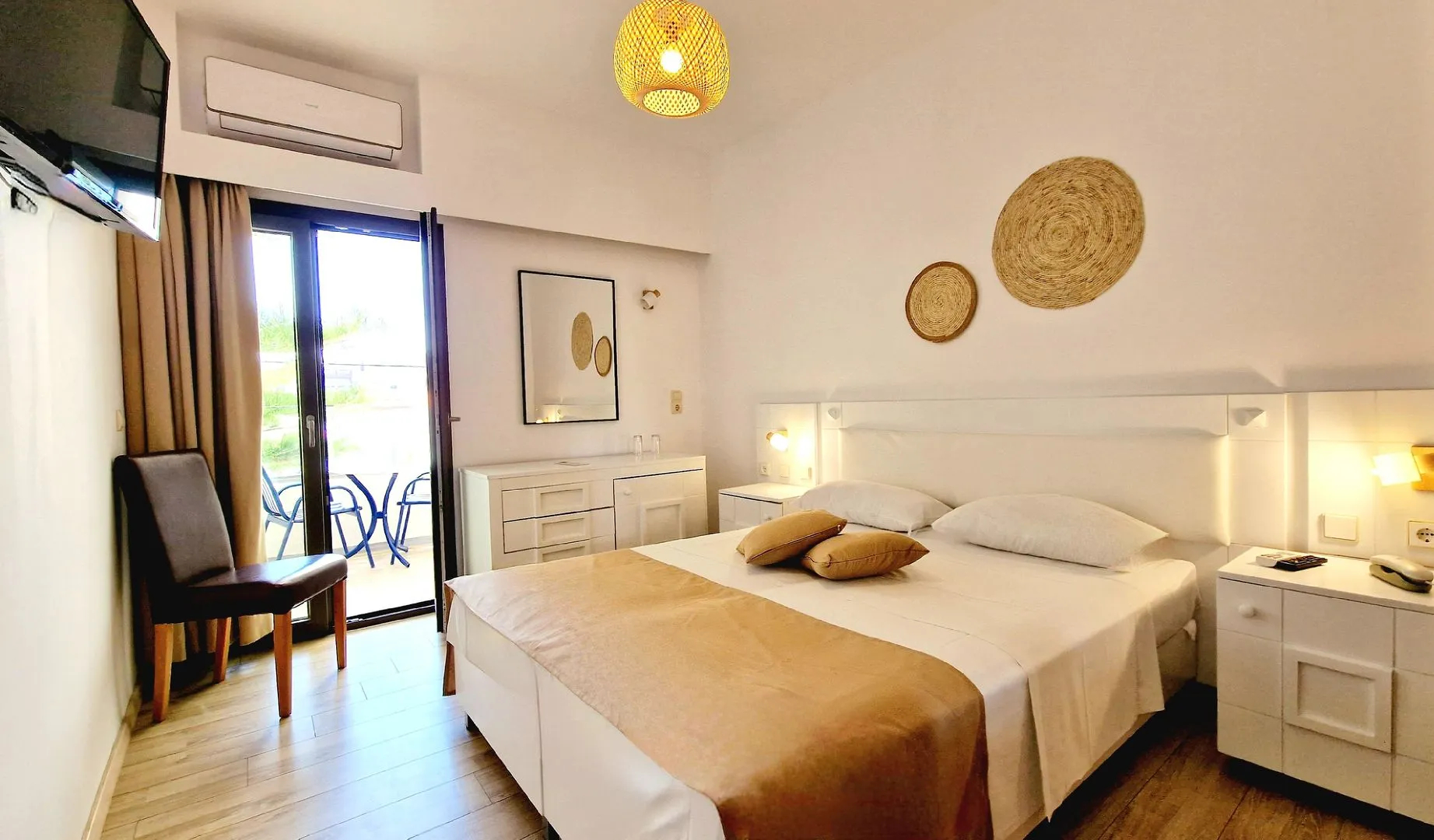 Photo - Sunset Beach Hotel