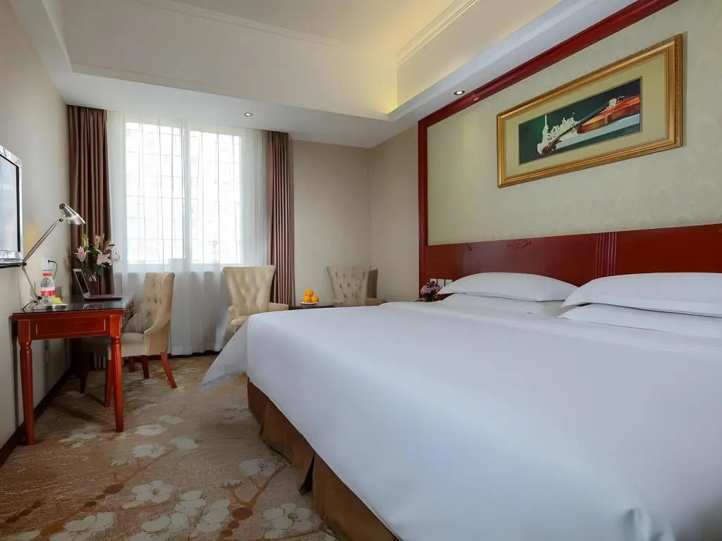 Vienna Hotel (Chengdu Convention and Exhibition Center Huayang Metro Station)