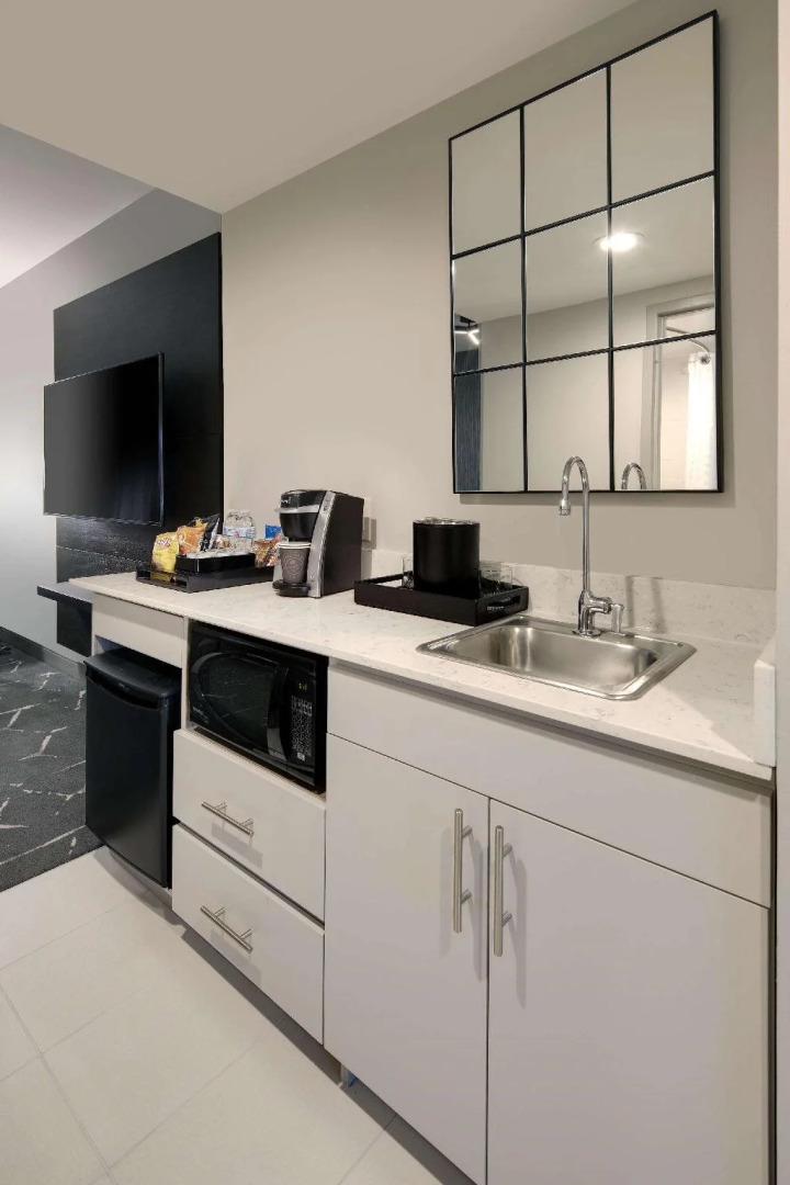 Photo - Embassy Suites by Hilton Atlanta Perimeter Center