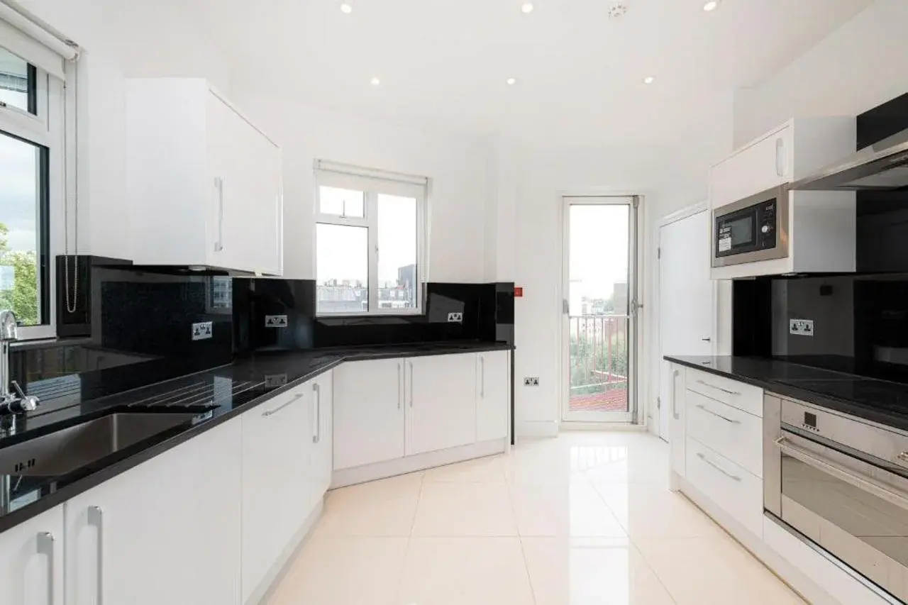 Photo - Fountain House Apartments - Hyde Park, London