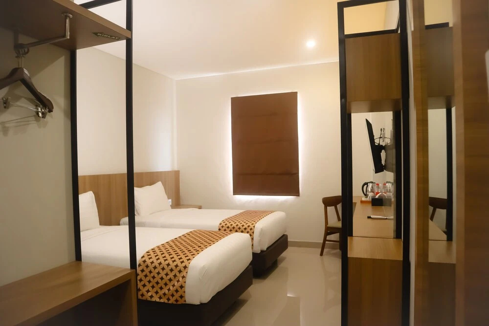 Front One Hotel Gombong