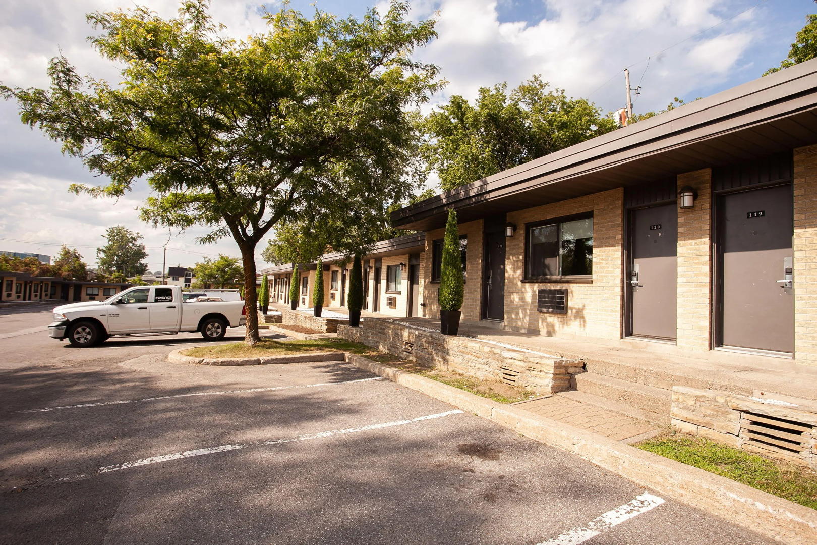 Photo - Motel Newstar Laval