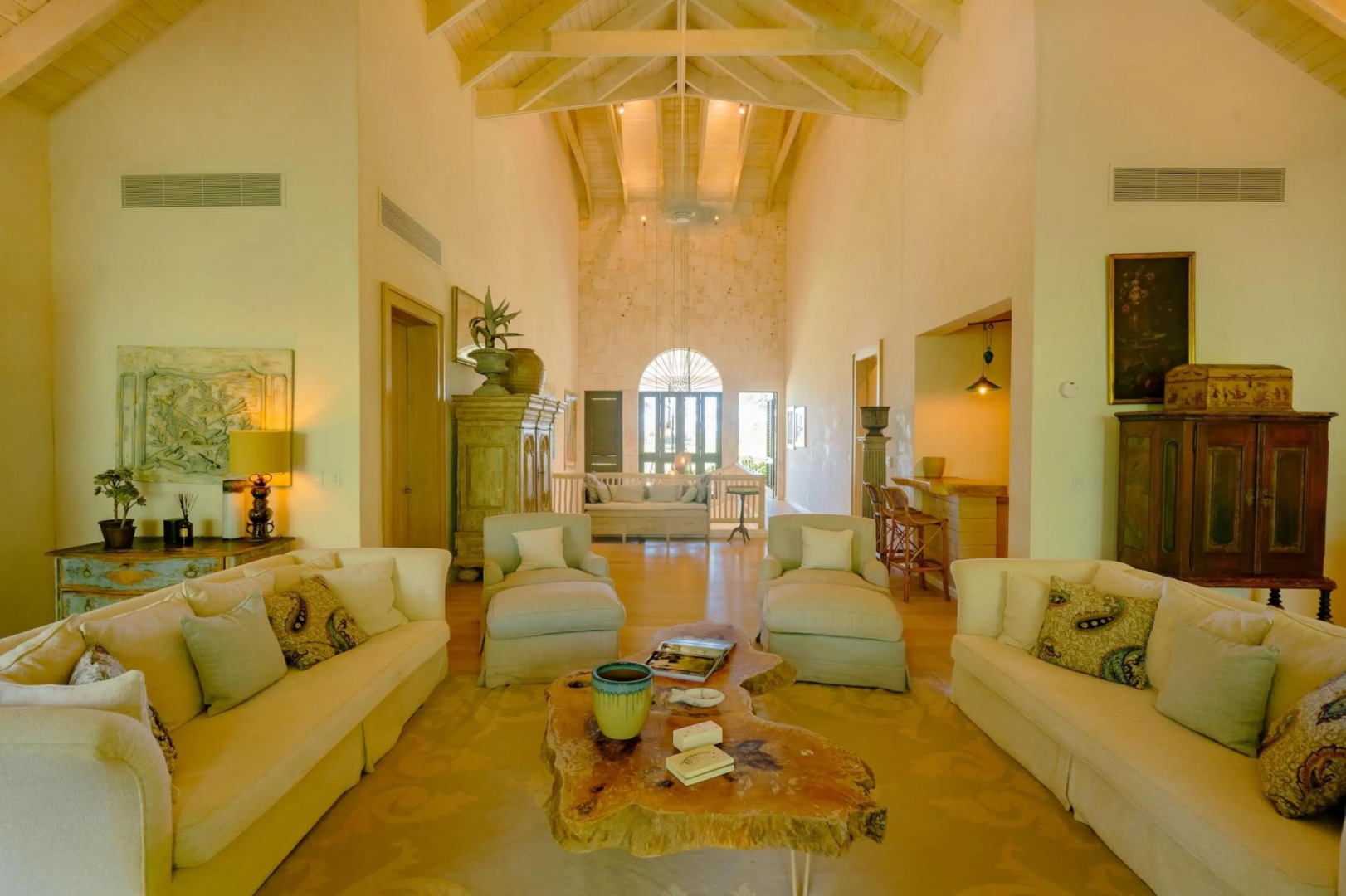 Foto - One-of-a-kind villa with open spaces and amazing views in luxury beach resort