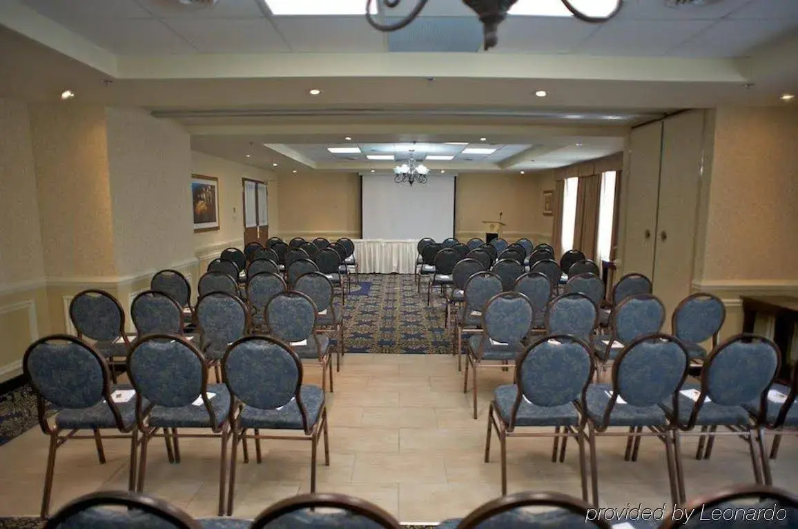 Foto - Monte Carlo Inn Airport Suites