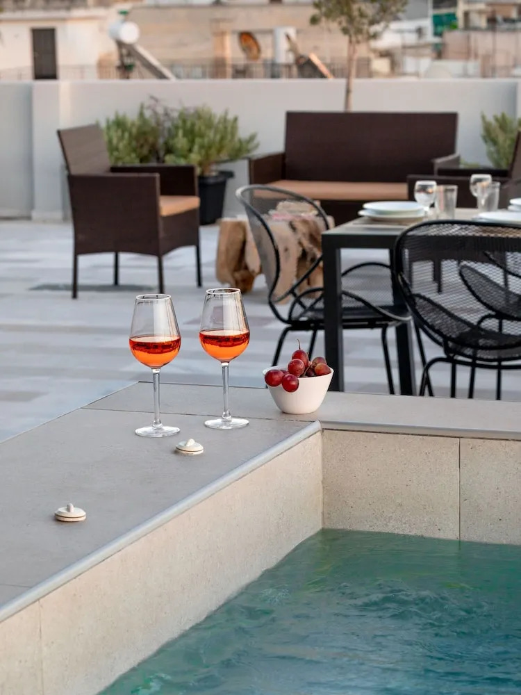 Photo - Thisean Modern Suites By Athens Stay