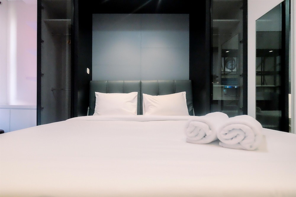Cozy Stay Studio Transpark Cibubur Apartment