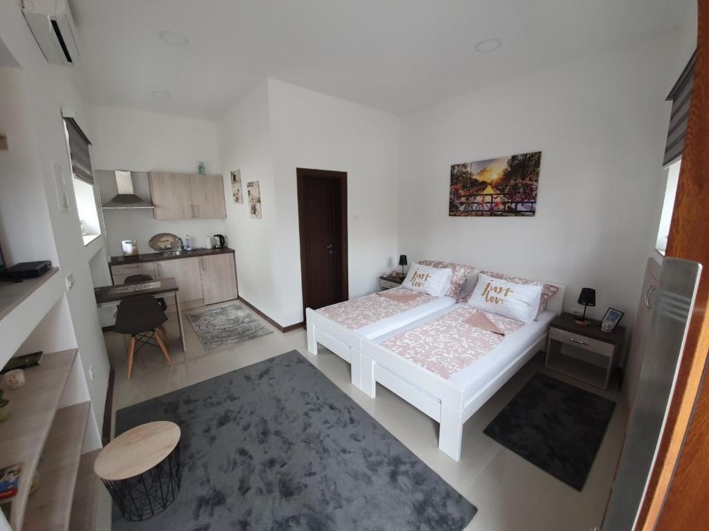 Studio apartment in Old Town- with parking