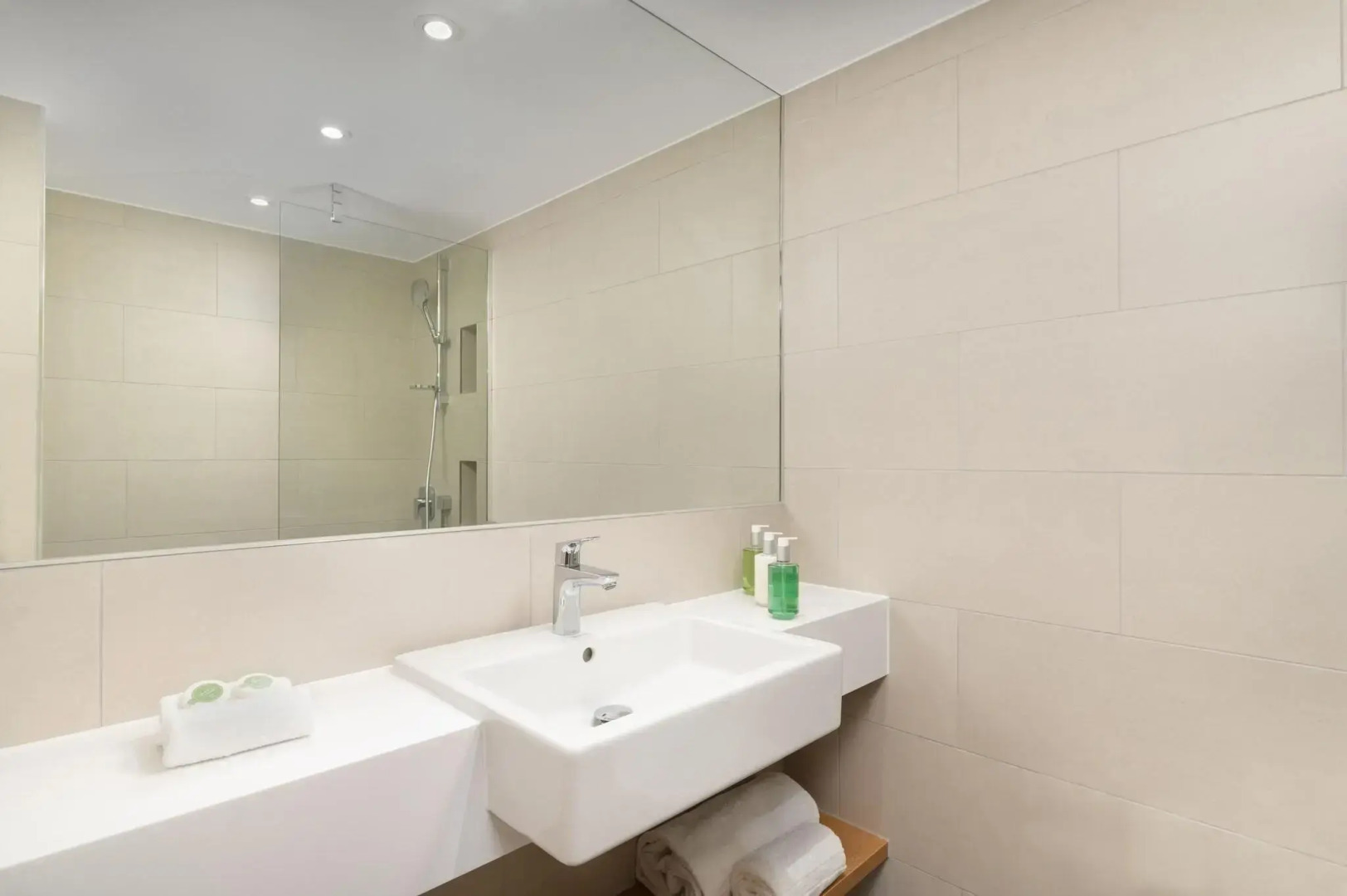 Photo - The Lincoln Suites