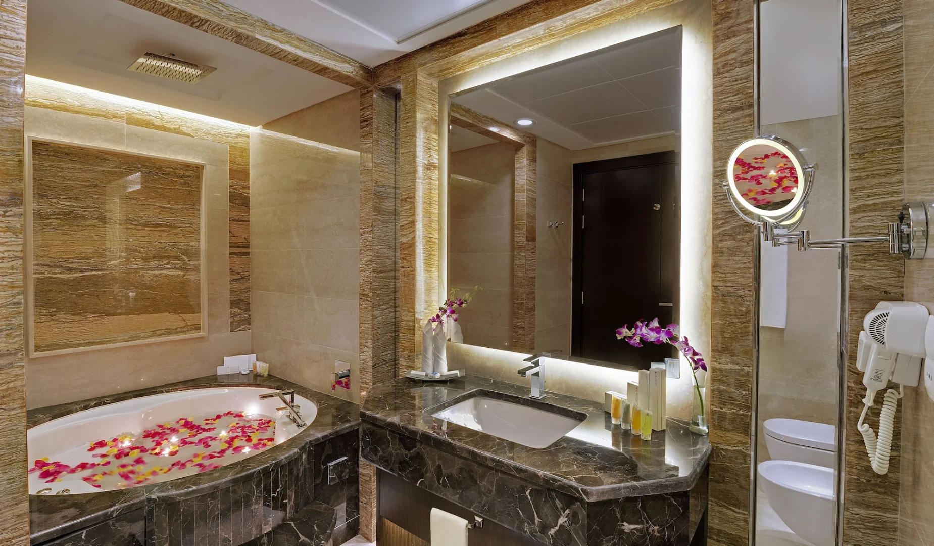 Photo - Landmark Premier Hotel