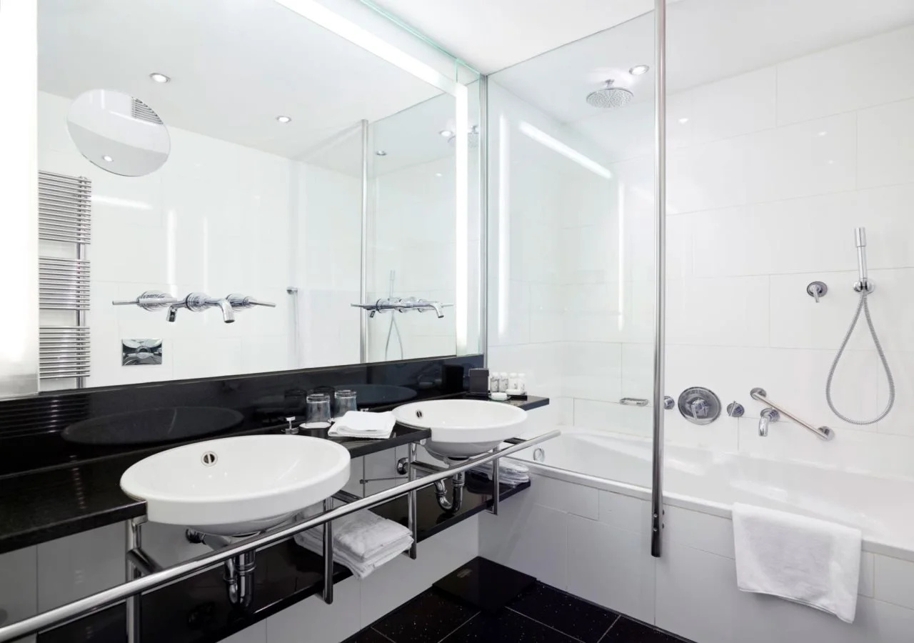 Photo - Ambassade Hotel