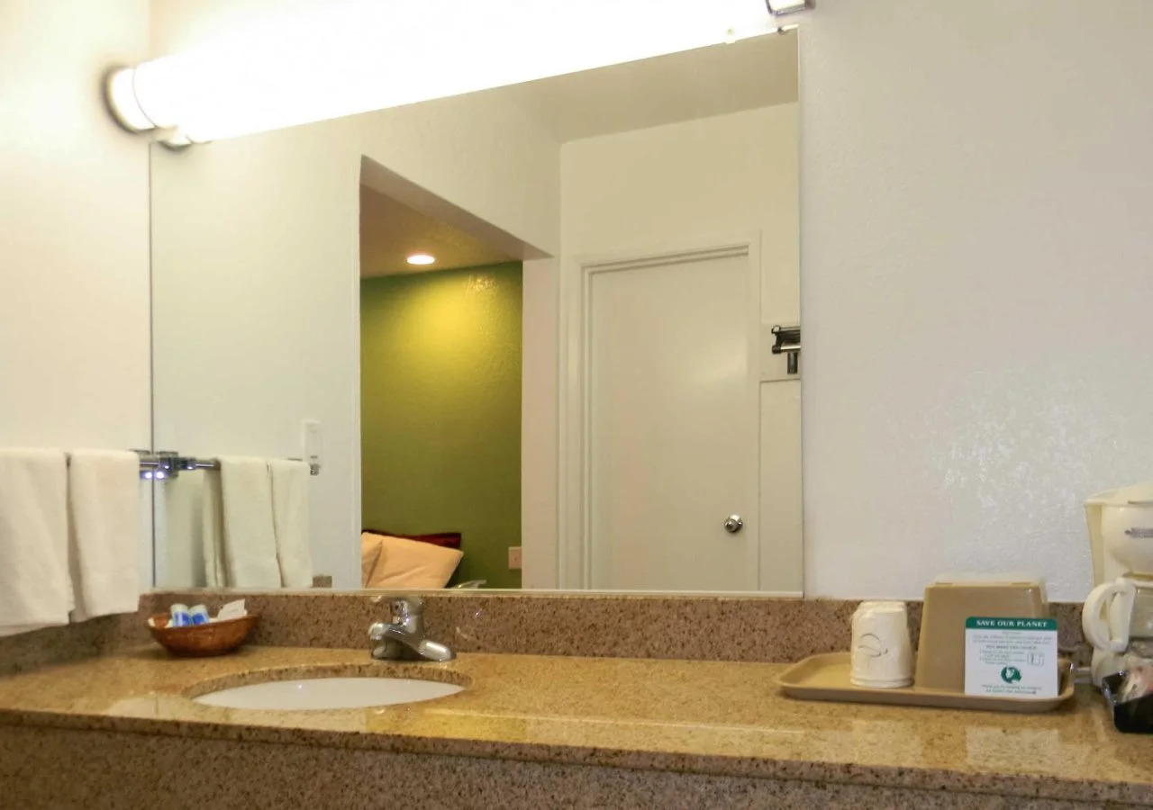 Photo - Rodeway Inn Alameda-Oakland