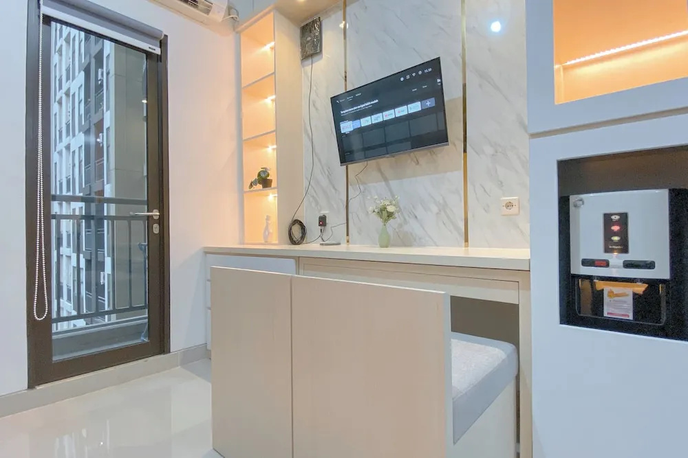 Elegant And Comfy Studio At Transpark Cibubur Apartment