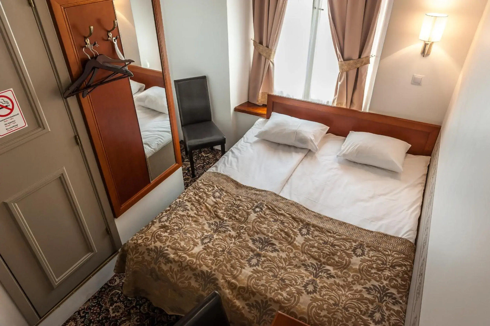 Photo - Three Crowns Residents