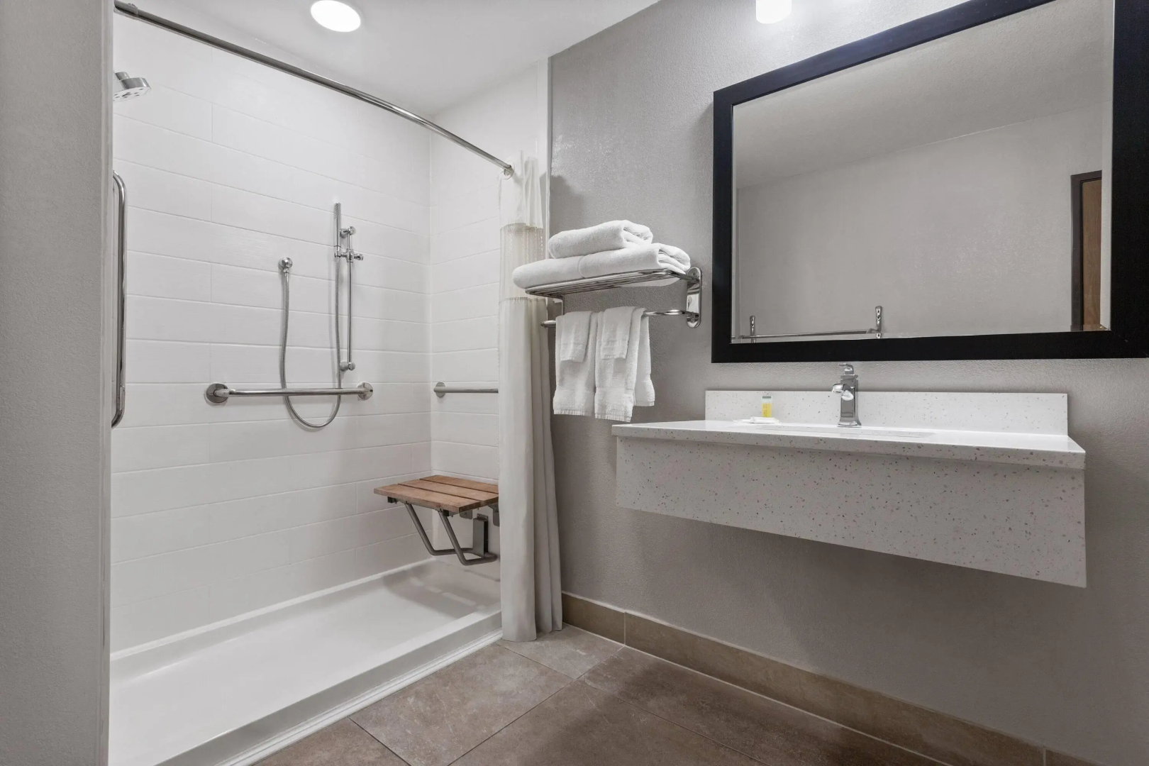 Photo - Days Inn by Wyndham Phoenix West