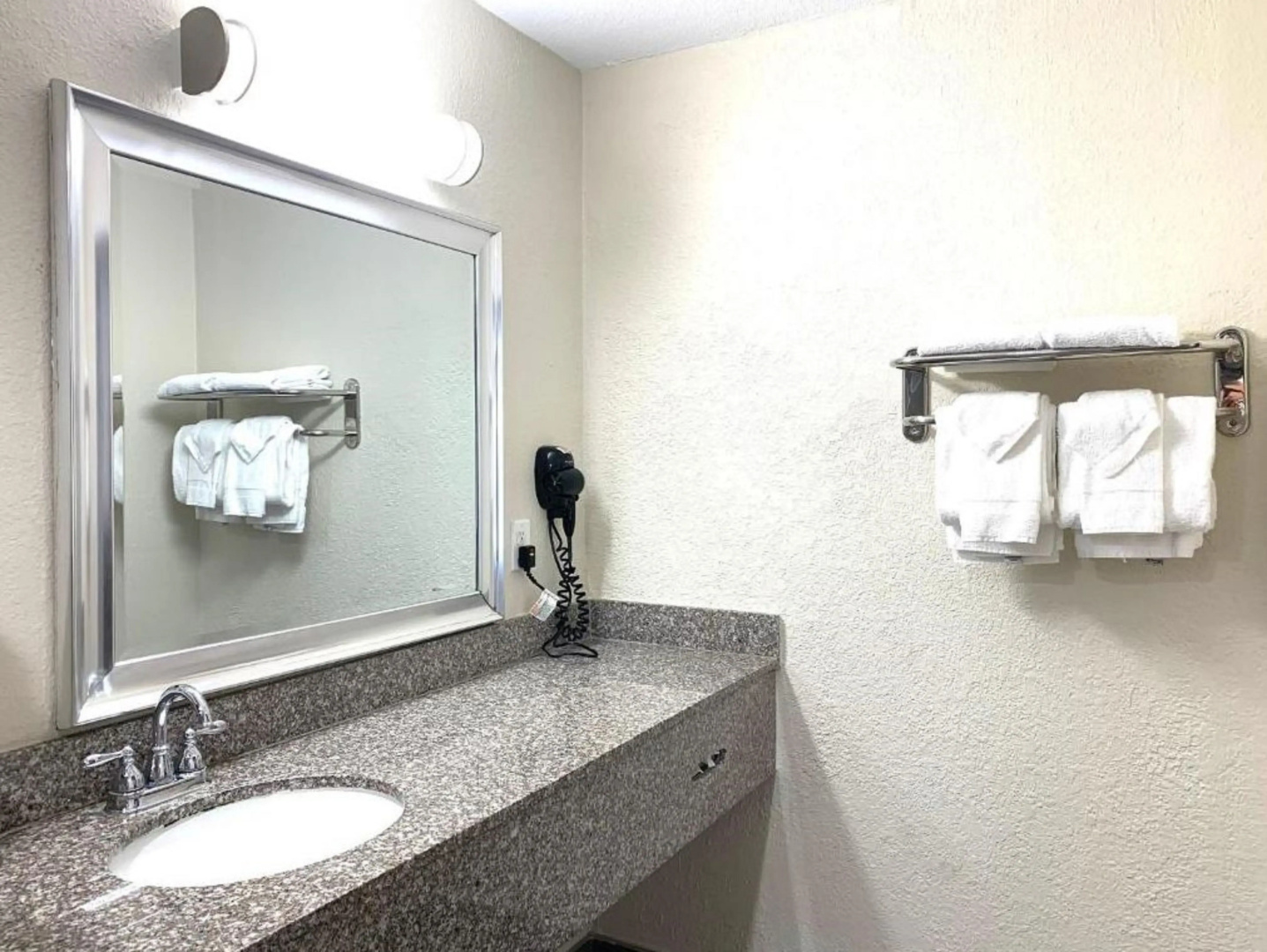 Photo - Rodeway Inn & Suites Fort Lauderdale Airport & Cruise Port
