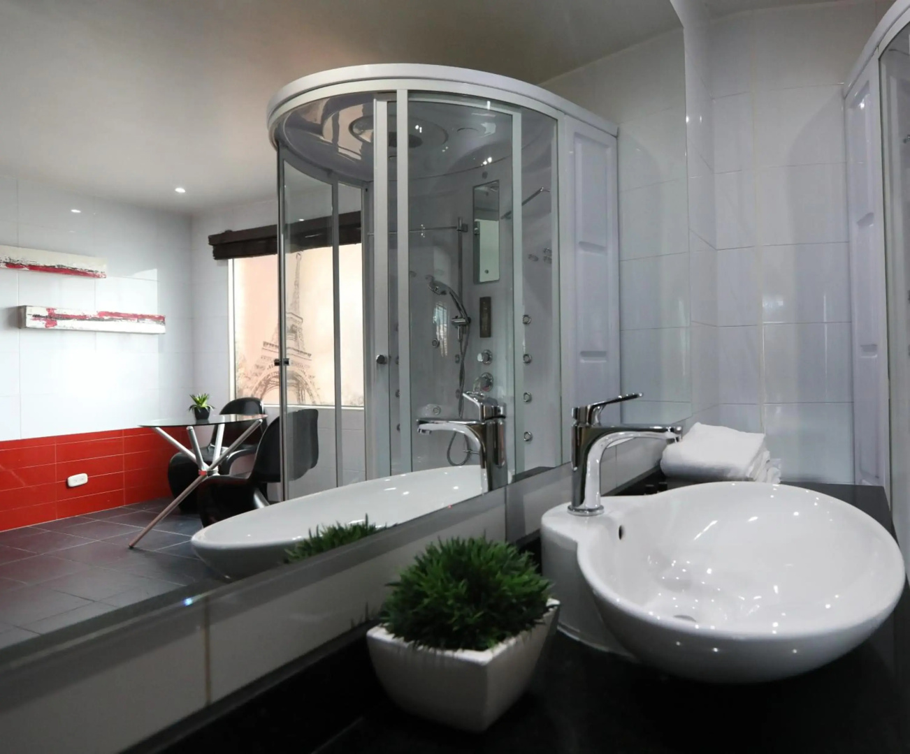 Photo - Hotel Suites 108