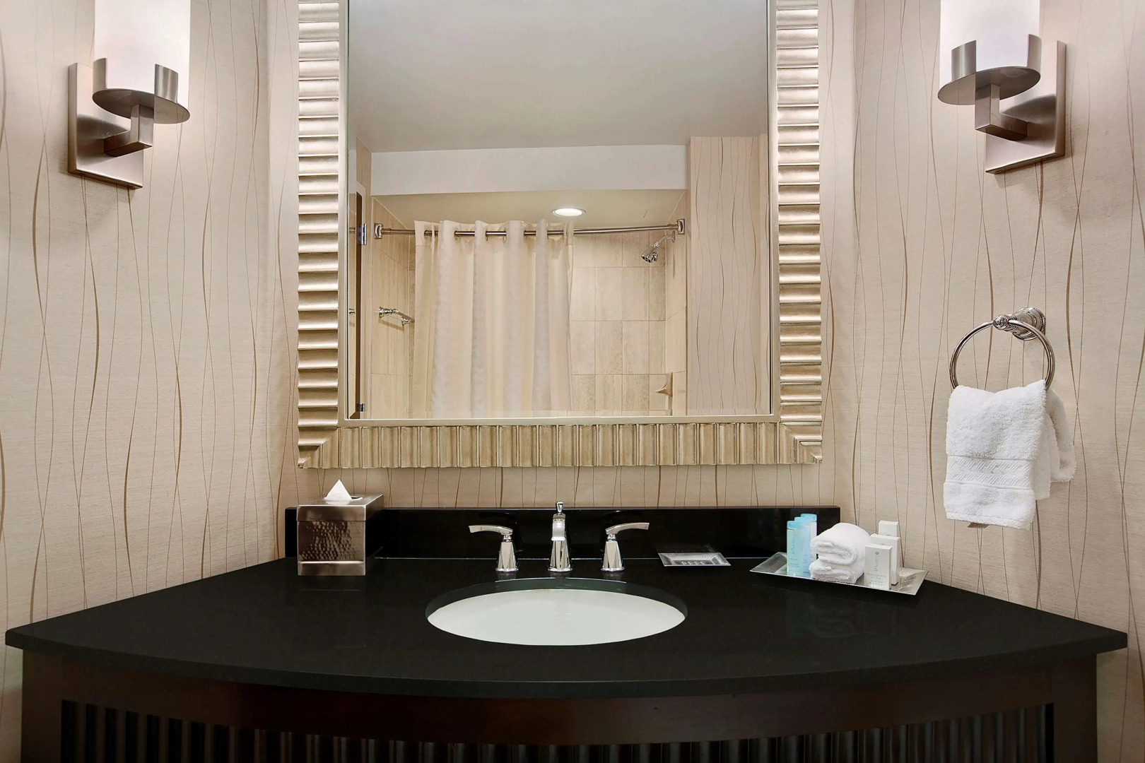 Photo - DoubleTree by Hilton Chicago O'Hare Airport-Rosemont