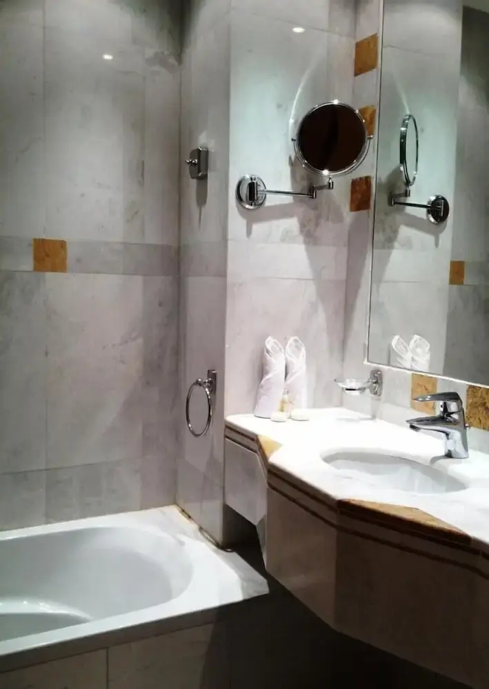 Photo - Montana Al Azizia Hotel