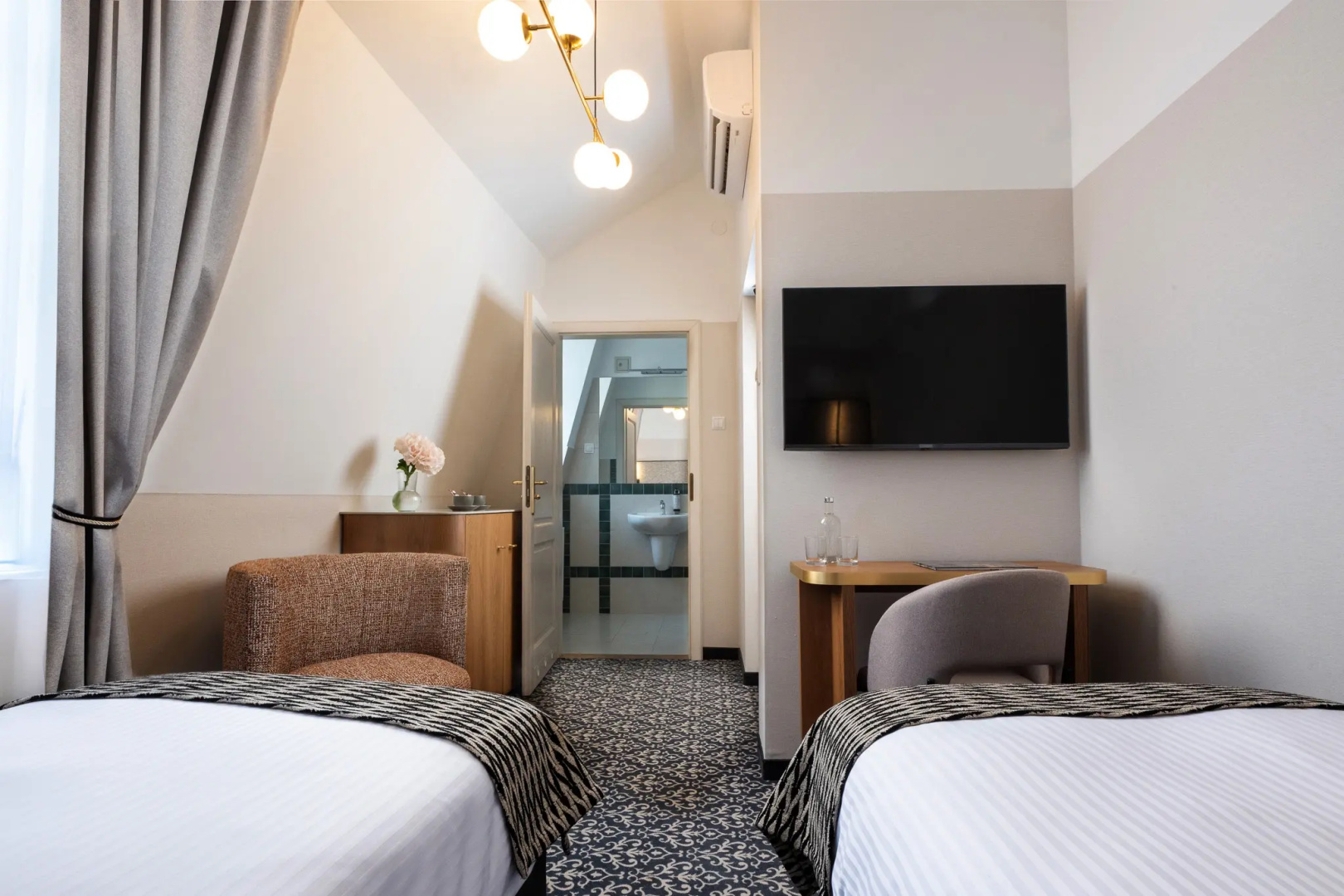 Photo - Palladian Hotel