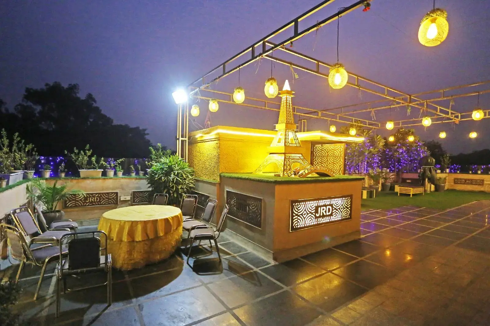 Photo - JRD Luxury-Business Hotel