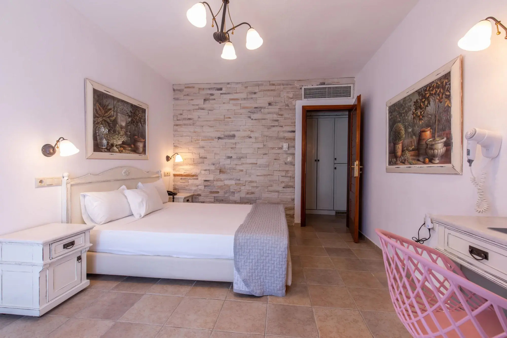 Photo - Plaza Beach Hotel