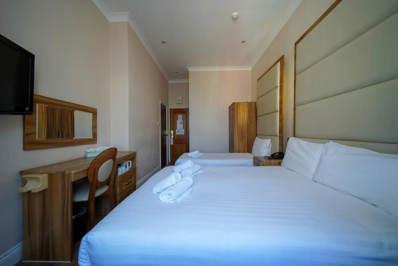 Photo - Royal Eagle Hotel