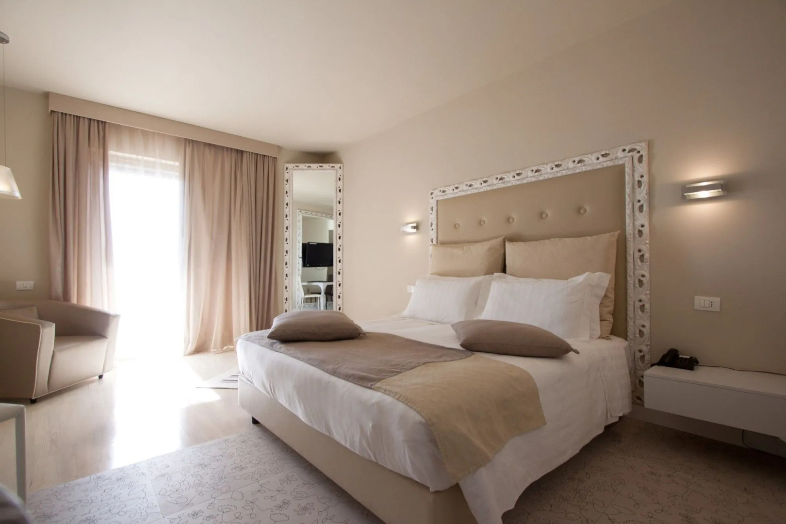 Photo - Main Palace Hotel
