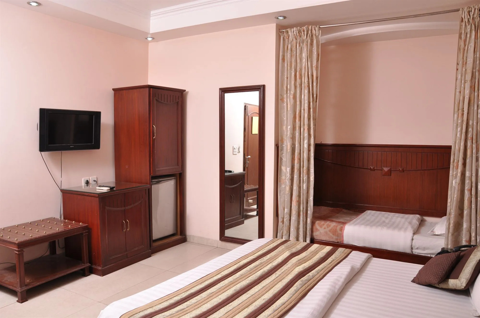 Photo - Hotel Legend International -Just a min walk from New Delhi Railway Station