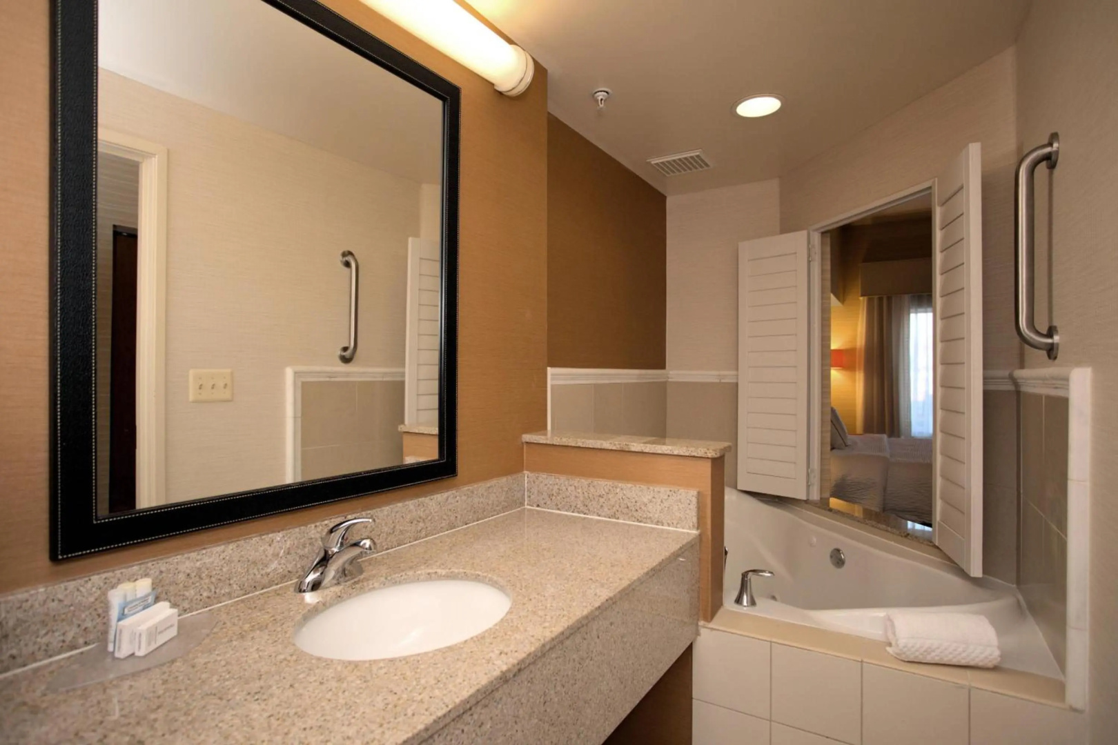 Photo - Fairfield Inn & Suites by Marriott Edison-South Plainfield
