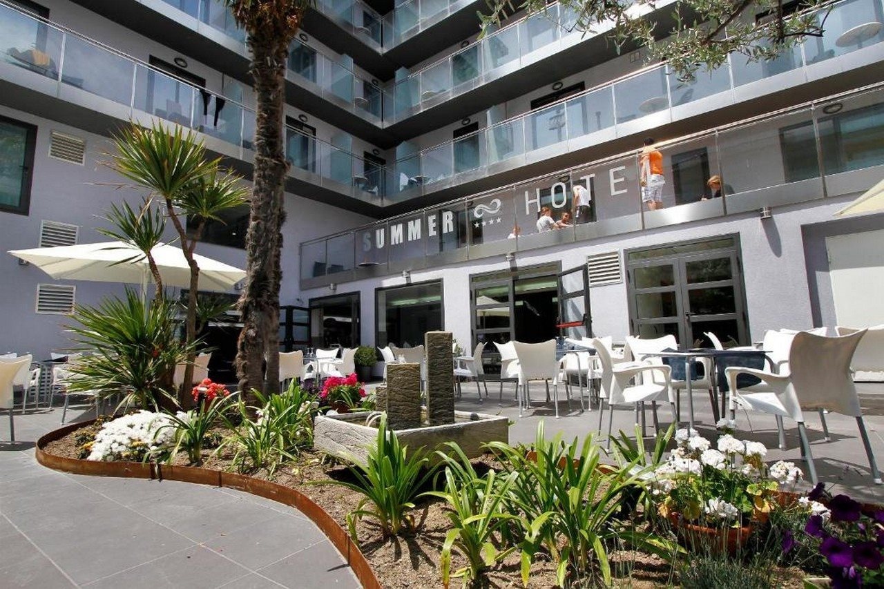 Photo - Summer Hotel